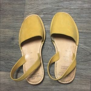 Mustard yellow Avarcas Size 39